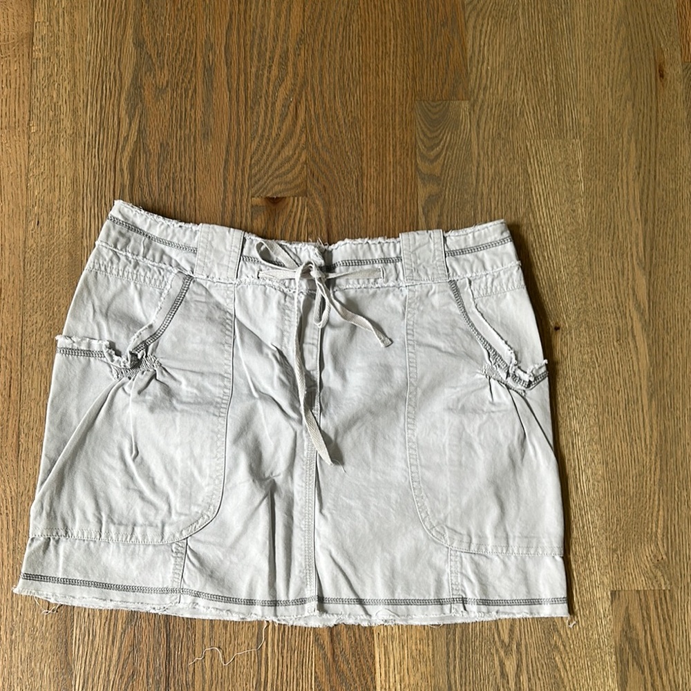 White House Black Market Gray Mini Skirt J(23)